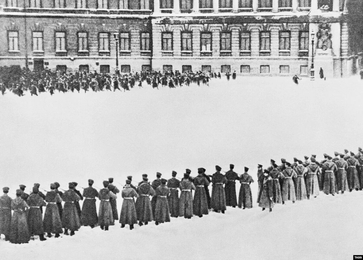 Петиции санкт петербург. Кровавое воскресенье 9 января 1905 года. Кровавое воскресенье 9 января 1905 года петиция. Расстрел 9 января 1905. Гапон шествие к зимнему дворцу.