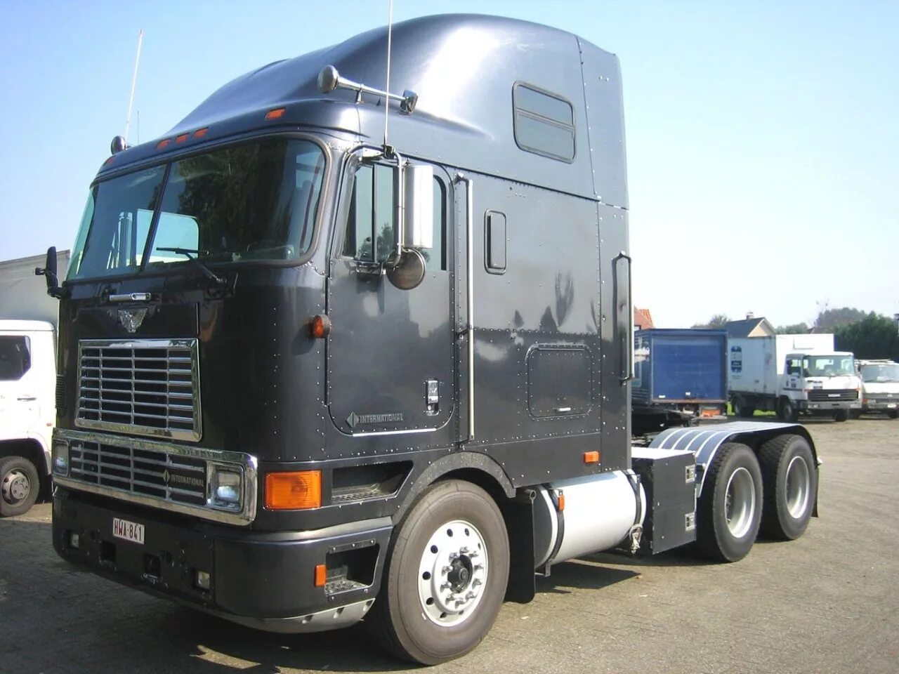 Интернационал цена. Грузовик International 9800. Тягач интернационал 9800. Freightliner International 9800. International 9800 Eagle.