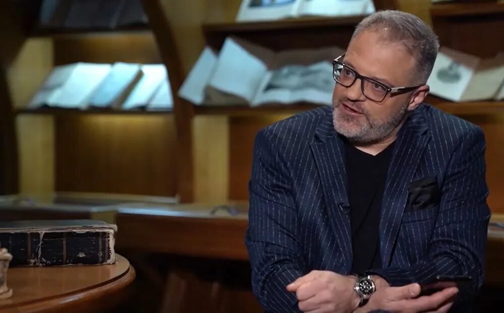 Советник крыма. Одиссей пипия симферополь. Советник аксенова в крыму. Советник крыма. Советник крыма.