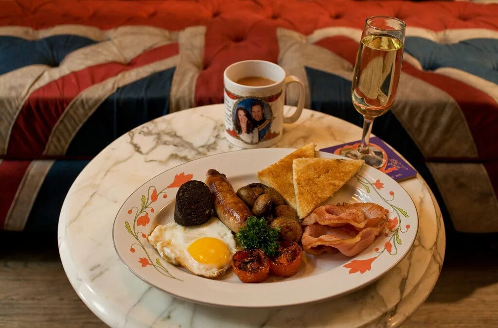 Традиционная английская кухня. Завтрак Эдвардианская эпоха Англия. Английская кухня. Еда в Англии. Британская кухня традиционные блюда.