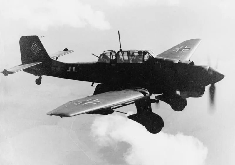 Junkers 87 германский бомбардировщик. Пикирующий бомбардировщик юнкерс 87. Junkers ju 87. Немецкий самолет штука. Junkers ju-87b-2 stuka.
