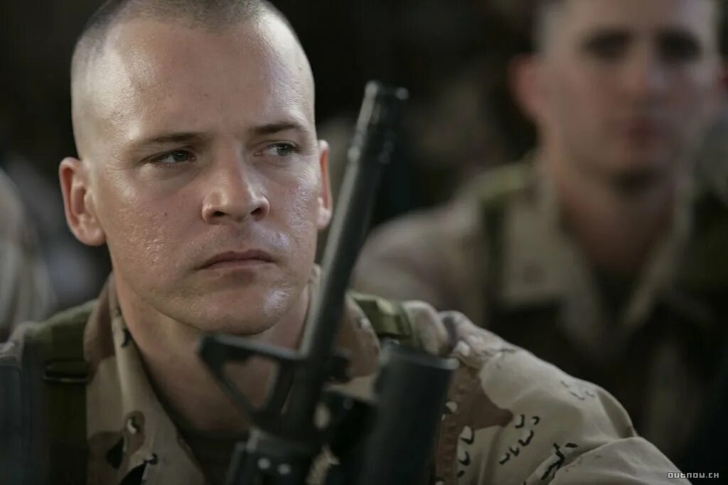 актер пехотинцев. джейк джилленхол jarhead. арми хаммер мина мина фильм 2016. владислав демин морпехи. джейк джилленхол солдат.