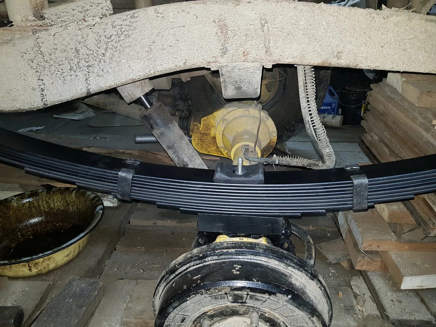 Как снять заднюю рессору. Как снять заднюю рессору. Как снять заднюю рессору. Стремянка для крепления рессоры на газель. Серьга передней рессоры на hyundai hd 78.