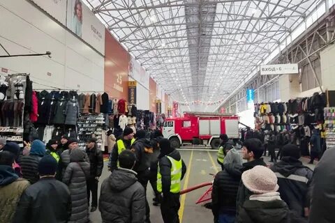 Горит рынок в москве