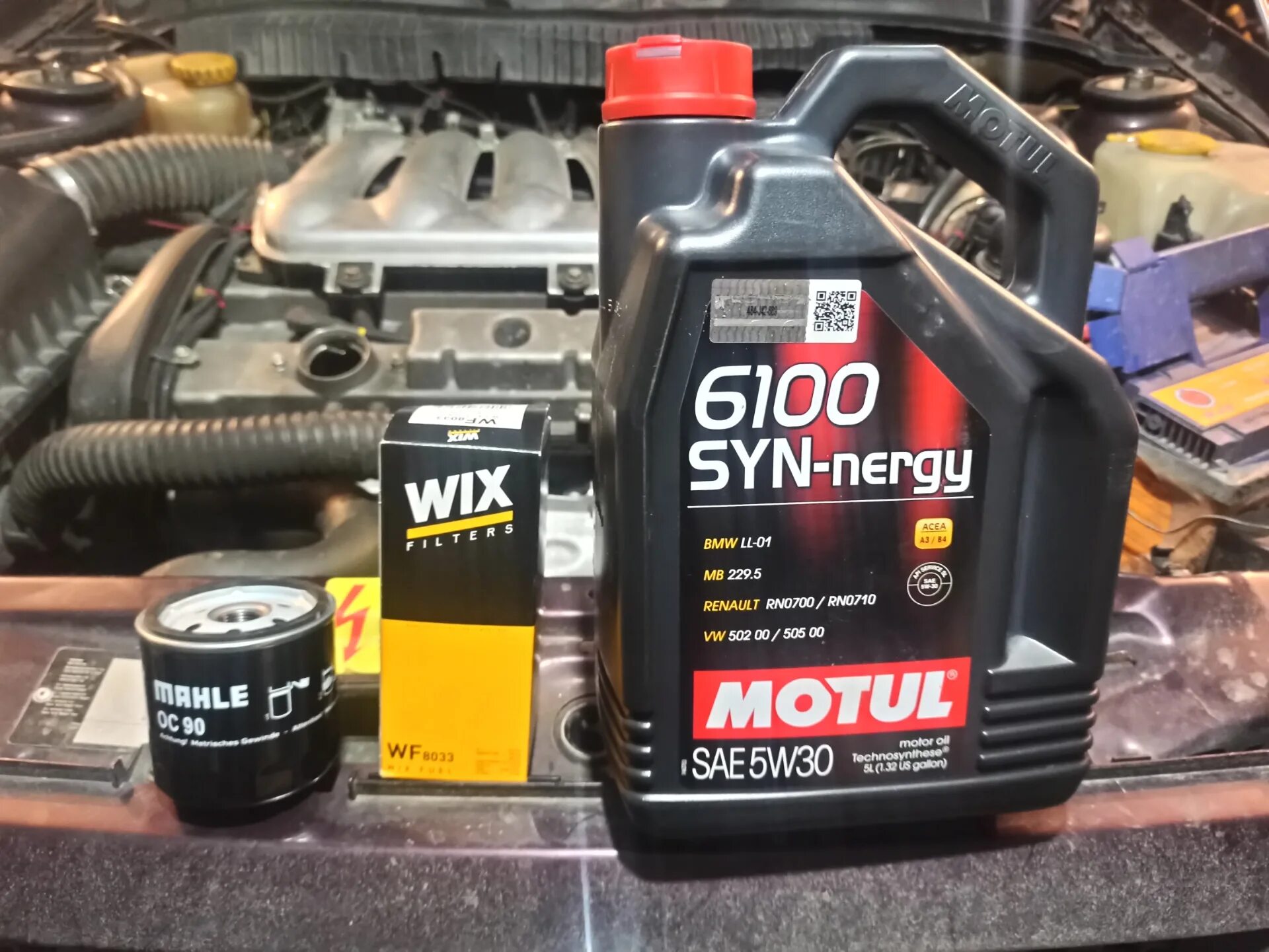 Масло после обкатки двигателя. Мотюль 6100 5w30. Motul 6100 Приора. Motul 5w30 LPG. Motul LPG 5w30 5l.