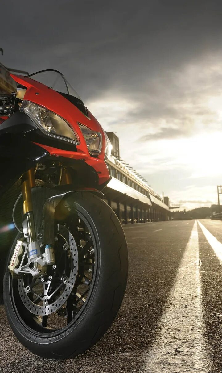Benelli bn125. Мотоцикл стоковое фото. Мотоциклы сток. Харлей дэвидсон в горах. Дукати турэндуро.