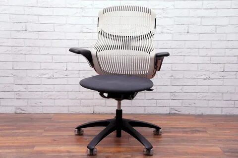 Knoll Generation Task Chair In Light Grey/Storm - Office Resale.