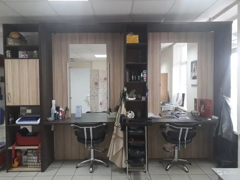 Требуется парикмахер. Авито работа парикмахером универсалом. Требуется парикмахер универсал. Приглашение на работу парикмахера. Требуются мастера в салон красоты.