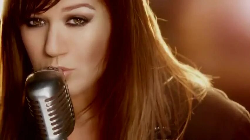 Сильная музыка слушать. Келли Кларксон stronger. Kelly Clarkson - stronger (what doesn't Kill you). Kelly Clarkson – stronger Song. Ariana grande singing stronger by Kelly Clarkson.