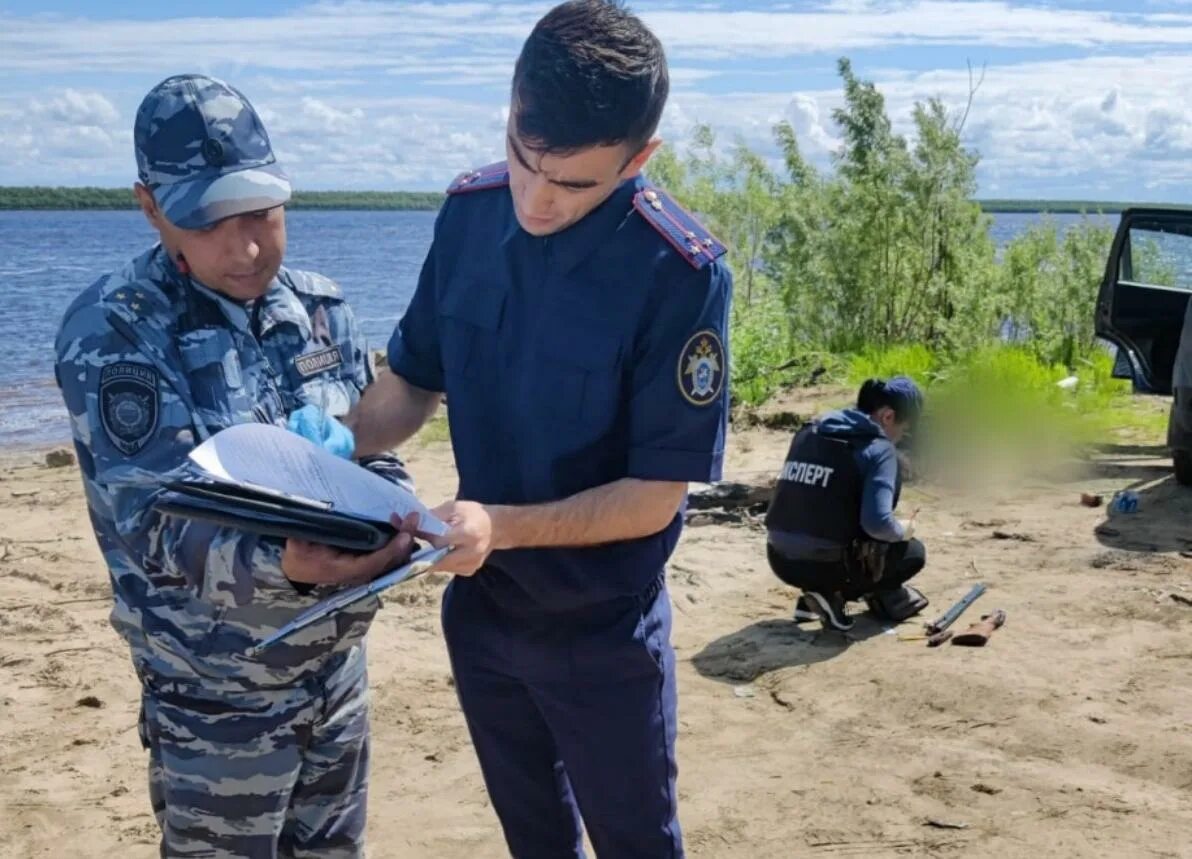 Полицейские. Полицейский России. Полиция на берегу реки. Полицейские летом.