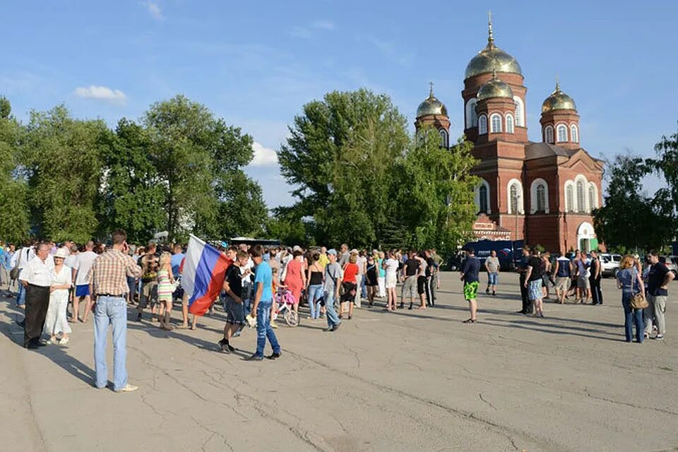 Россия г пугачев. Площадь города Пугачева Саратовской области. Парк в Пугачеве Саратовская область. Население города Пугачева Саратовской области. Пугачев город площадь.