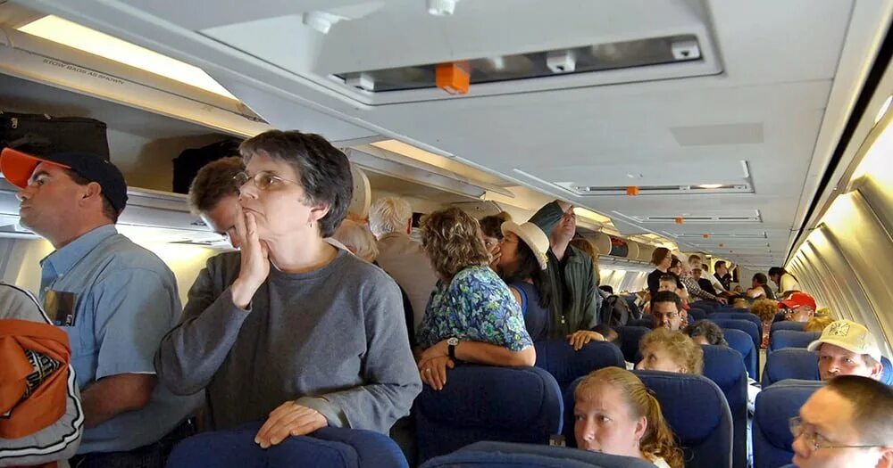 Пассажир 200. С двести пассажирами. посажиром. people in planes.