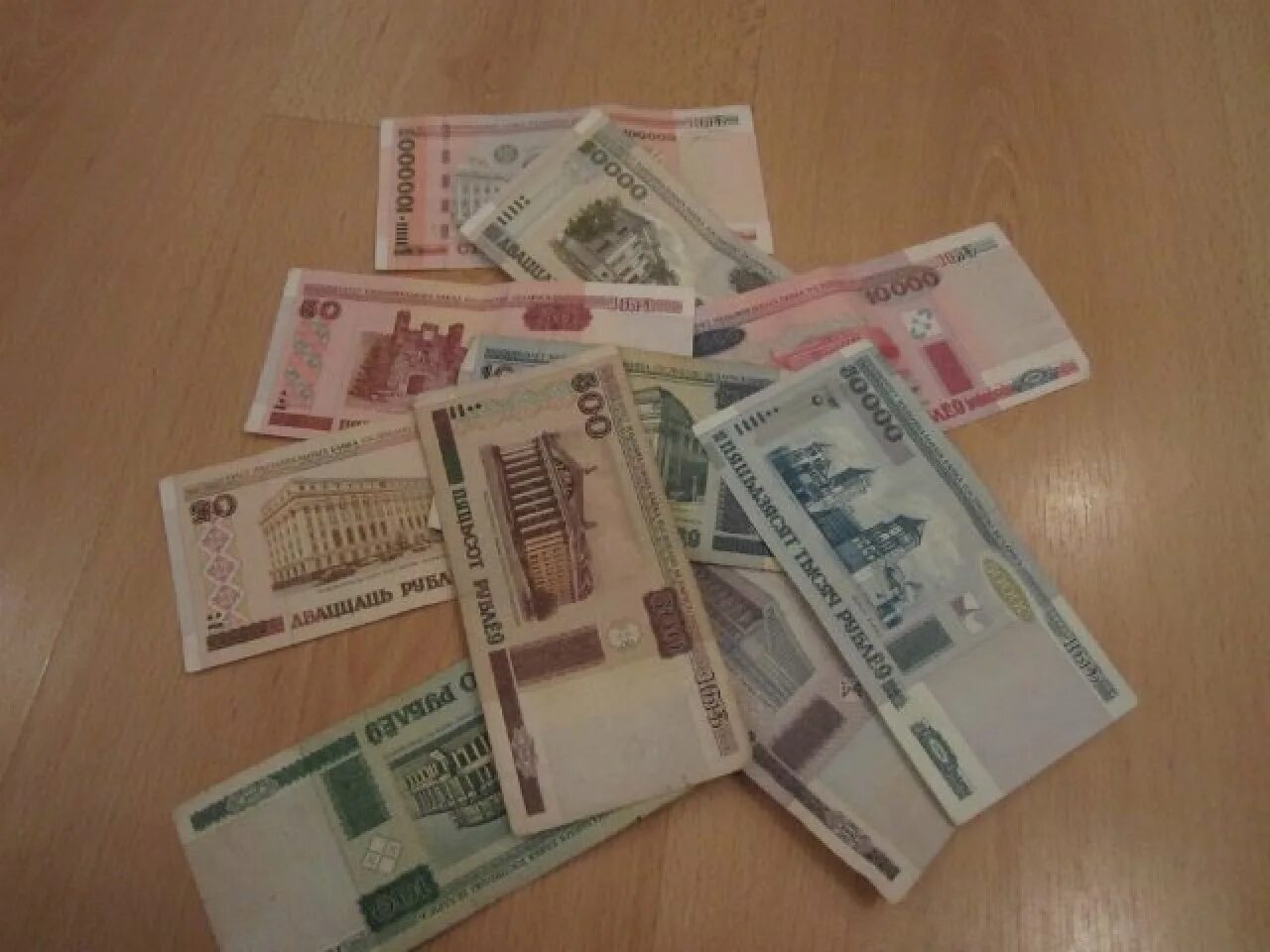 Купюра 1000000 белорусских рублей. 5 миллионов белорусских рублей. 1 миллион российских рублей в белорусских. 1 миллион российских рублей в белорусских. Купюра миллион рублей.