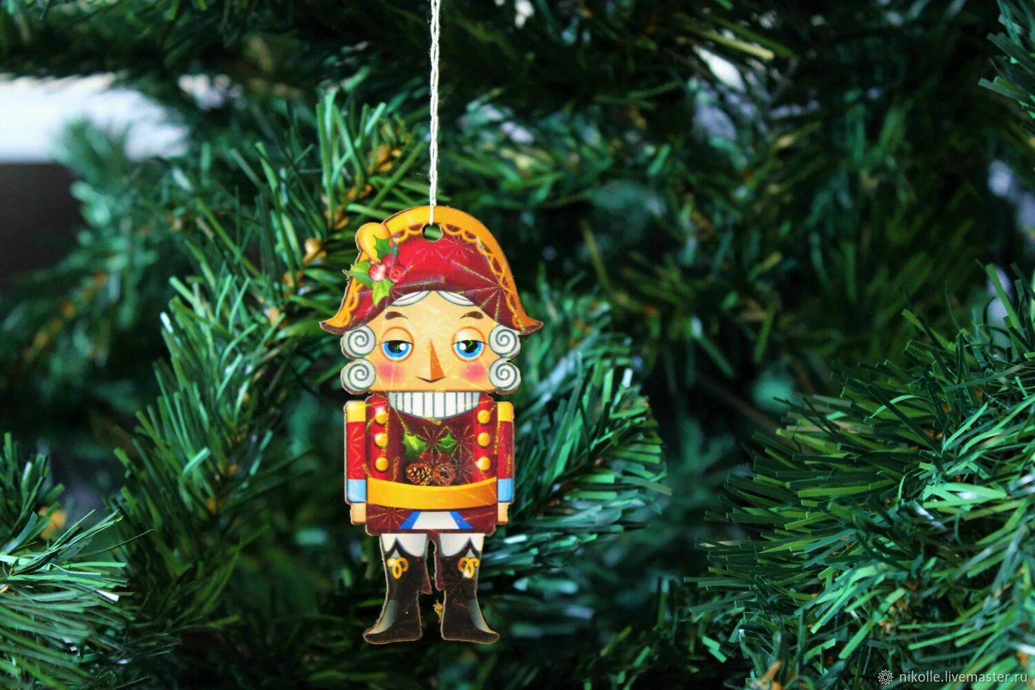 щелкунчик. щелкунчик игрушка. новогодний декор в стиле щелкунчик. елка в стиле щелкунчик. щелкунчик игрушка на елку.