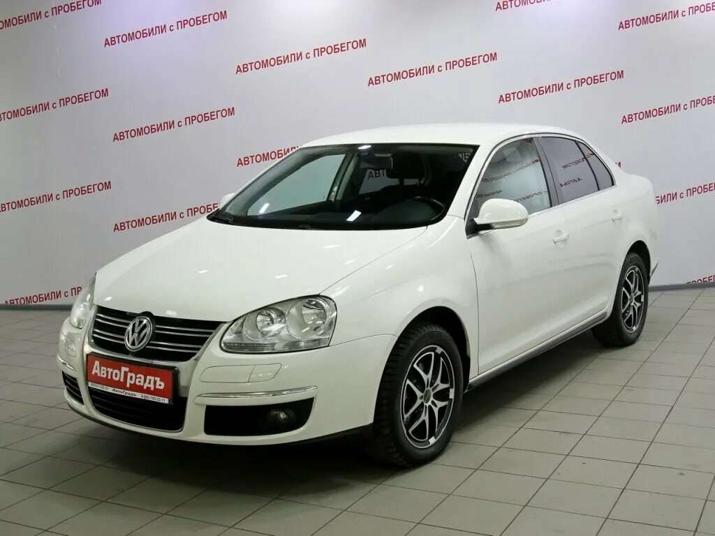 Автомобиль б у волгоград. Volkswagen Jetta 2010 белый. Фольксваген Джетта 2008-2010 года белый. Иномарки с пробегом. Автомобиль с пробегом Джетта.