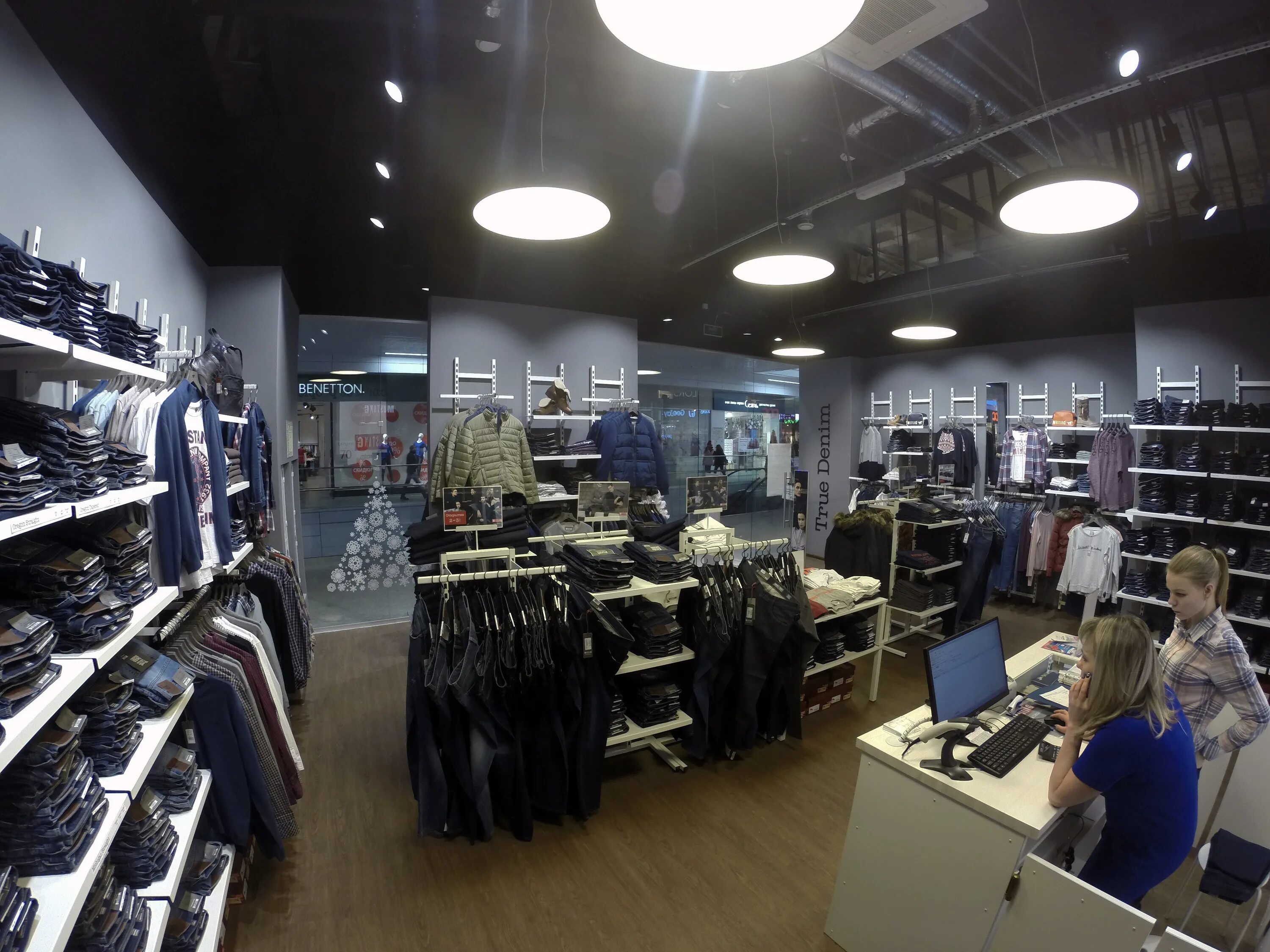 бутик джинсы. магазин мустанг в ростовской меге. магазин мустанг. Mustang магазин. магазин джинсовой одежды.