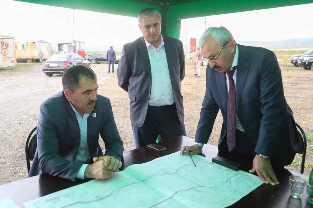 комбикормовый завод. завод в южном ингушетии. рекламный стенд комбикормового завода. ооо птицекомплекс южный. птицекомплекс южный индейка ингушетия.