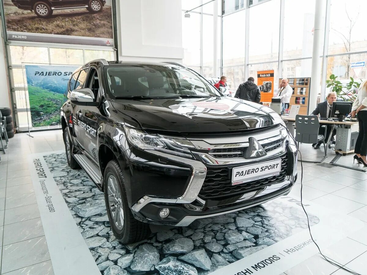 Паджеро спорт 3 2017. Mitsubishi pajero 2017 год. Мицубиси паджеро 4 рестайлинг 1. Mitsubishi pajero 2017. Митсубиси паджеро 2016.
