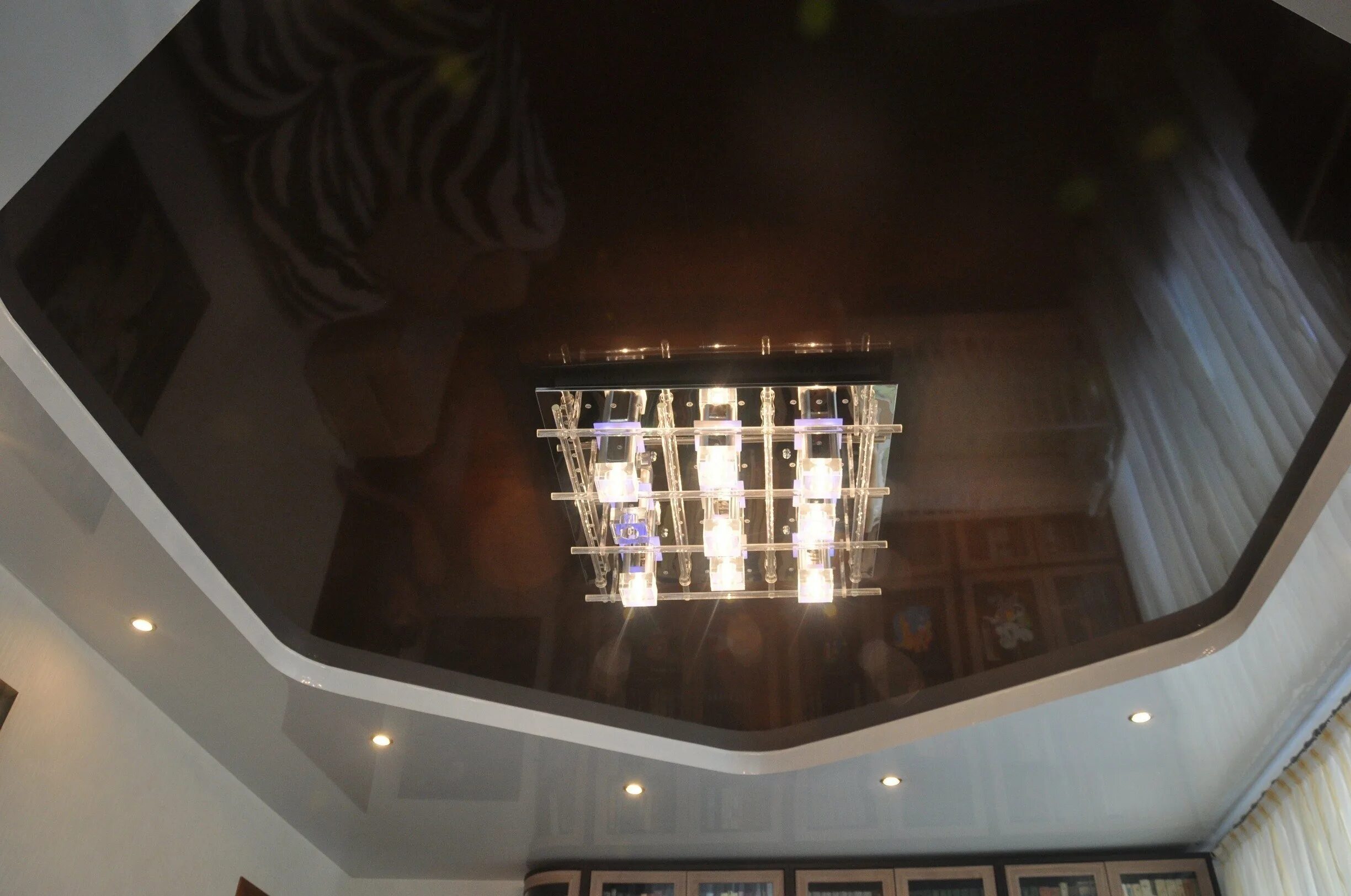 Потолки натяжные квадратные москва. Многоуровневый потолок. Потолки натяжные квадратные москва. Подвесной потолок двухуровневый. Диодная подсветка потолка.