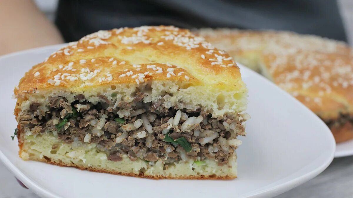 Пирог с печенью. Заливной пирог с печенью и рисом. Пирог с палтусом рецепт сырникова монастырская кухня от 07 12 21г. Пирог с печенкой. Пирог с печенкой.