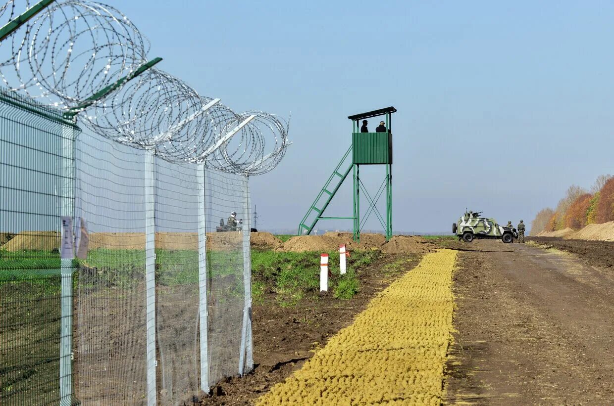 Проект стена работа. Граница между россией и украиной. граница россии забор. проект стена. забор между россией и украиной.