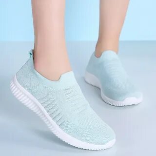 Дышащие кроссовки женские