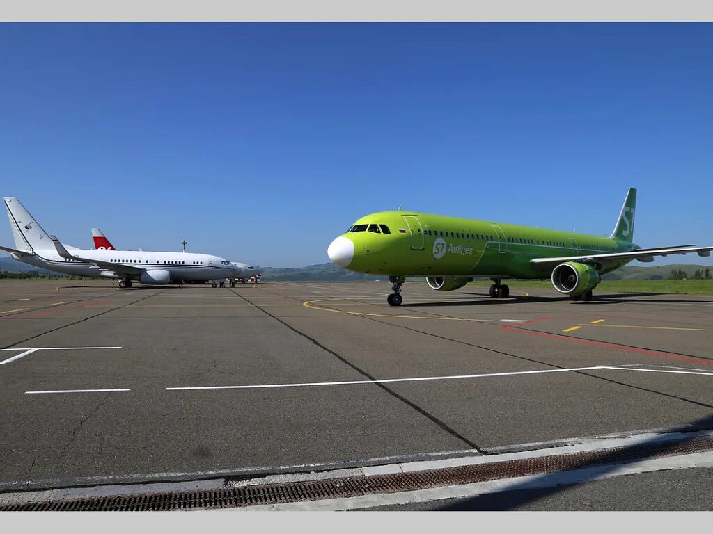 Самолет казань горно алтайск. Аэропорт Горно-Алтайск s7. S7 Airlines в Горно Алтайске. Горно-Алтайск аэропорт самолеты. Nordwind самолет Санкт Петербург.