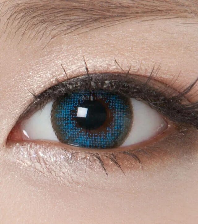 Кристальные глаза. Линзы Бродвей Блу. Синие линзы на карие глаза. Цветные линзы. Коричневые линзы на голубые глаза.