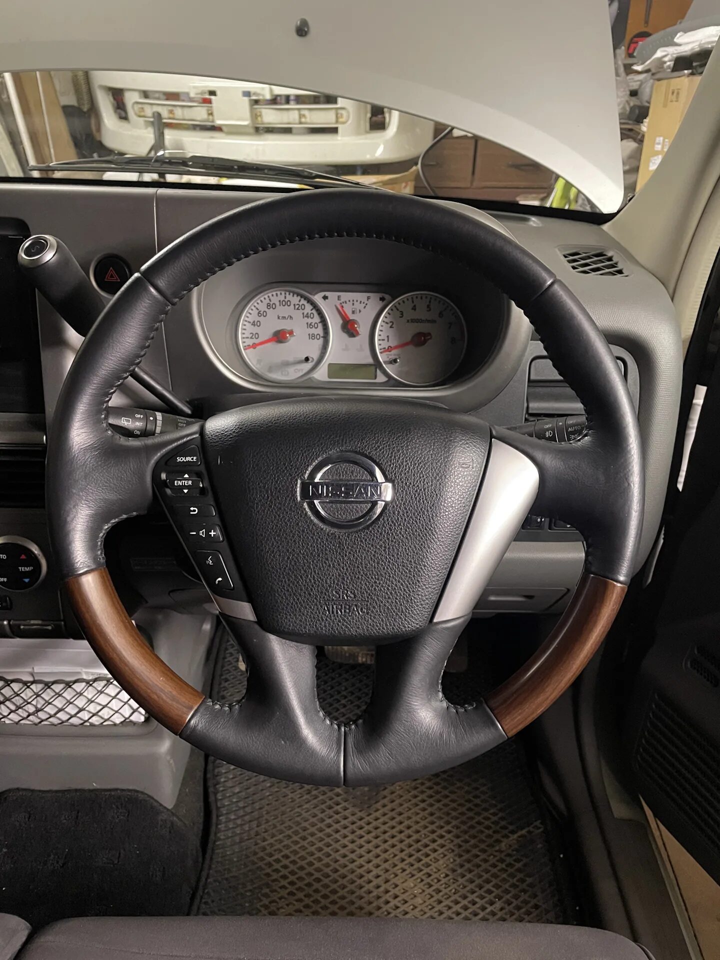Руль скайлайн v36. Nissan almera g15 руль от весты. Установка руля на ниссан. Установка руля на ниссан. Руль теана j32 перфорация.