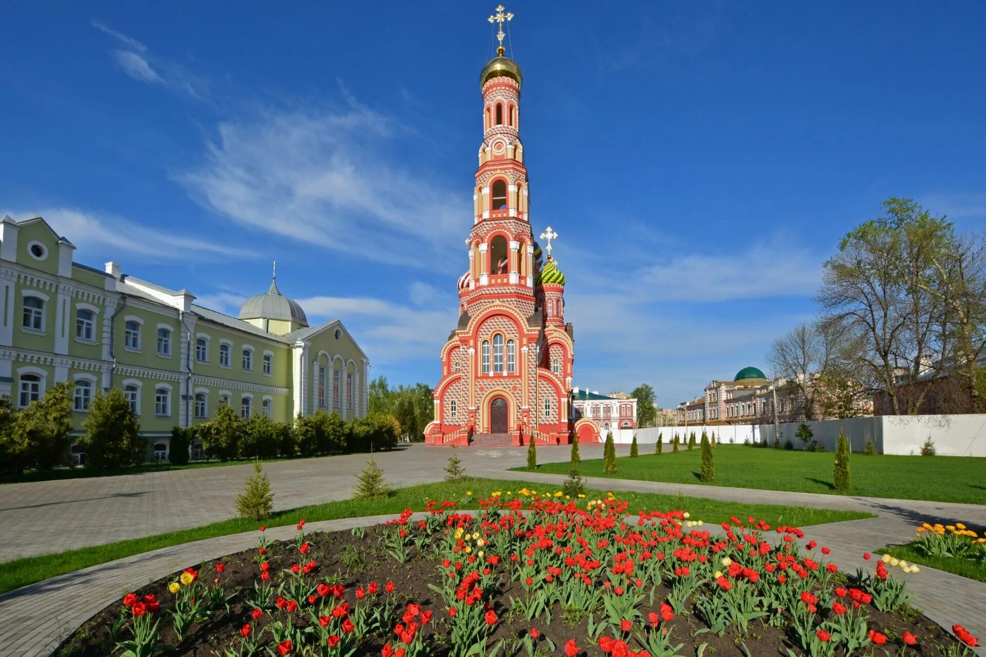 Красивые тамбовские места. Вознесенский монастырь (Тамбов). Колокольня Казанского монастыря Тамбов. Тамбов храм весной.