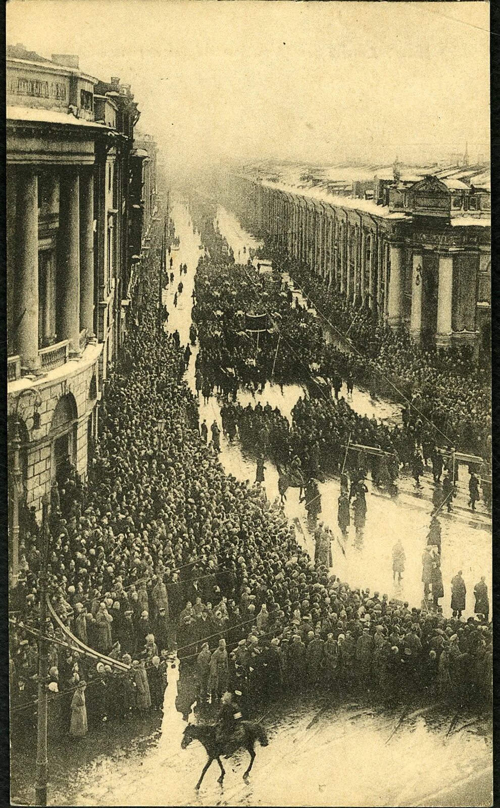 Петербург после революции. Петроград в 1917 году. Питер 1917. Революция 1917 г Петроград. Революционный Петроград год 1917.