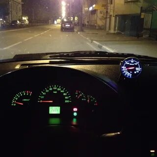Треугольник на панели приора