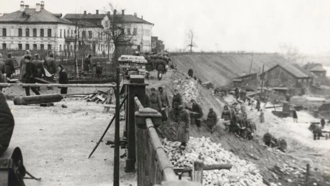 В тобольске во времена войны насчитывались десятки. Ярославль в годы войны 1941-1945. Ярославль в годы Великой Отечественной. Ярославль во время Великой Отечественной войны. Ярославль в 1941 году.