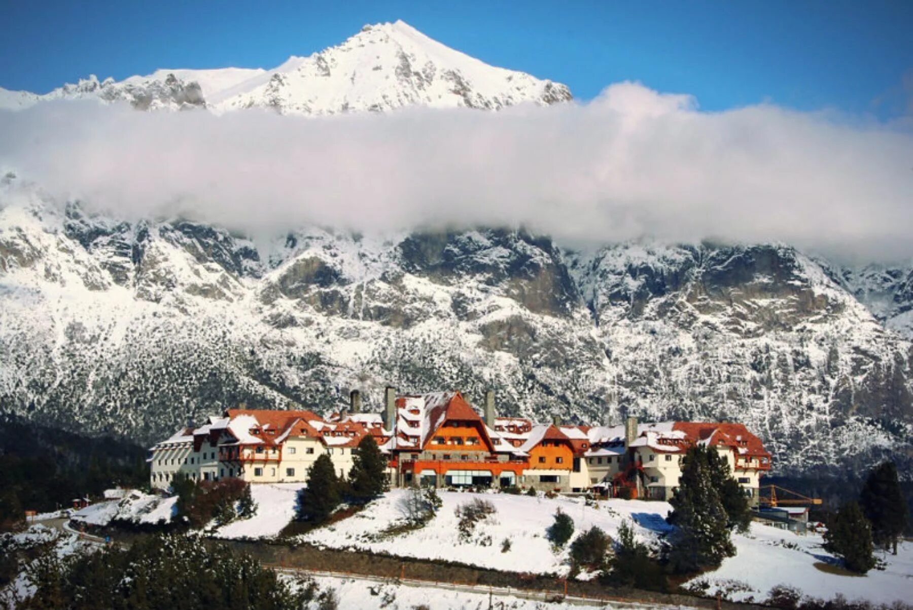Ushuaia аргентине. Аргентина альпы. Барилоче аргентина горнолыжный курорт. Аргентина зимняя. Перито морено зимой.