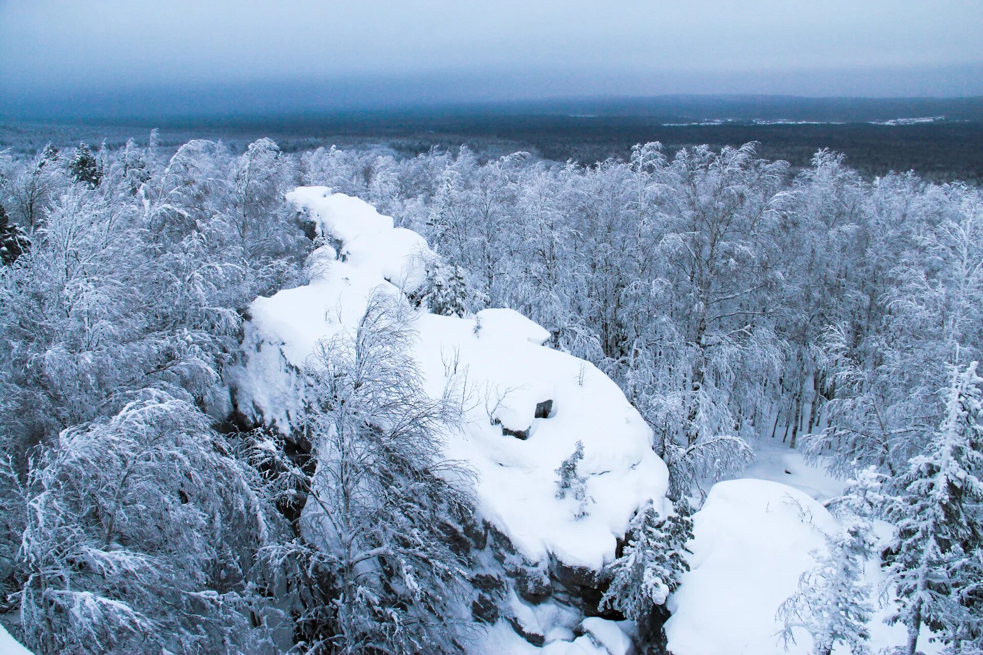 Синегорская вода нижний. Скала кораблик Синегорский. Скала арка Синегорье. Скала арка Синегорский хребет. Синегорье скалы Нижний Тагил.