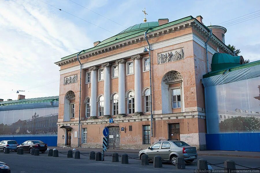 Санкт петербург долговы. Конюшенная площадь СПБ. Конюшенный двор СПБ. Здание на Конюшенной площади. Конюшенная Церковь в Санкт-Петербурге.