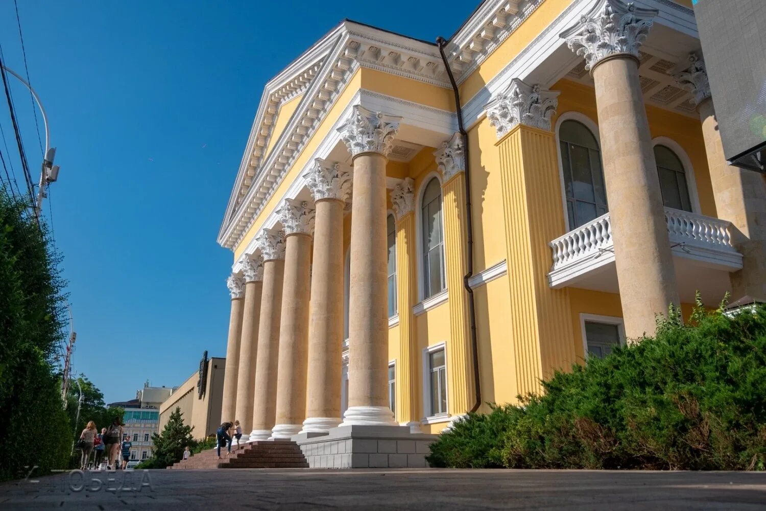 Какие достопримечательности в ставропольском крае. Библиотека лермонтова ставрополь. здание библиотеки ставрополь лермонтова. ставропольская краевая научная библиотека имени м. ю. лермонтова. ставрополь исторический центр.