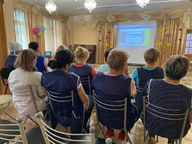 график работы помощника воспитателя в детском саду. воспитатель детского сада. объявление требуется помощник воспитателя. помощник воспитателя гомель. младший воспитатель.