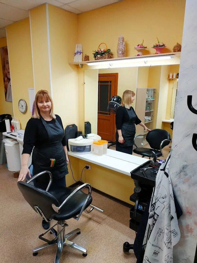Парикмахер псков. Михайловская 1 псков салон красоты. салон красоты в деревне. парикмахерская псков калифорния. парикмахерская в деревне.
