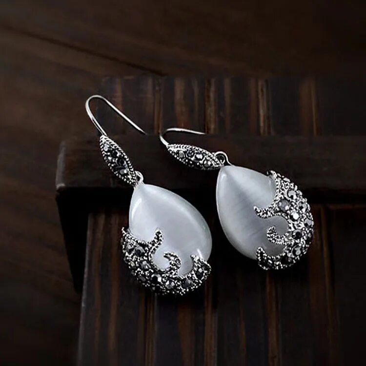 Серьги серебро. Серебряные серьги с кошачьим глазом. Серебряные серьги. Красная пресня ювелирный завод. Шикарные серебряные серьги.