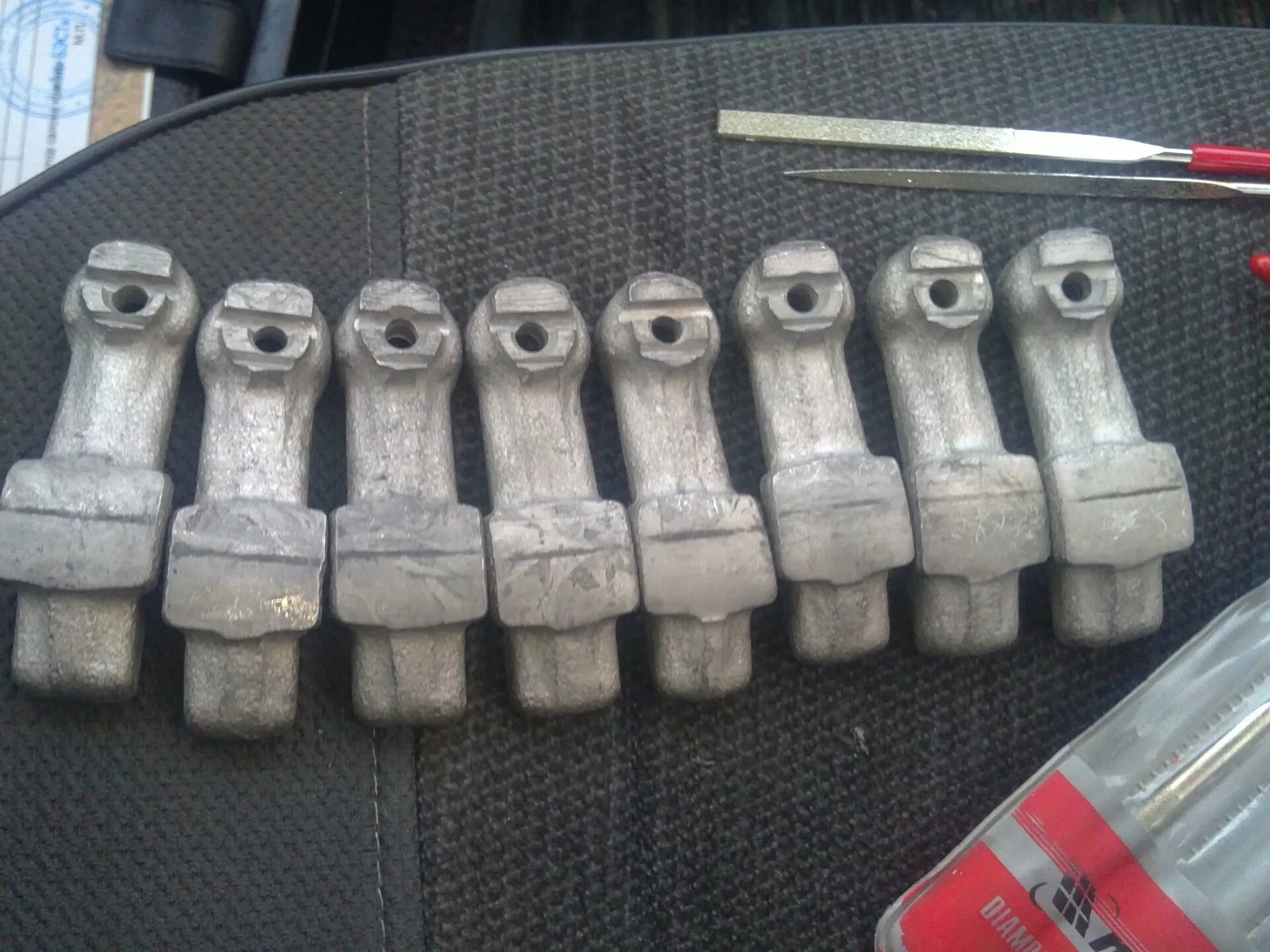 Рокер автомобиля. Коромысло ваз 2106. рокера ваз 2106. рокер клапана 2107. рокера распредвала 2106.