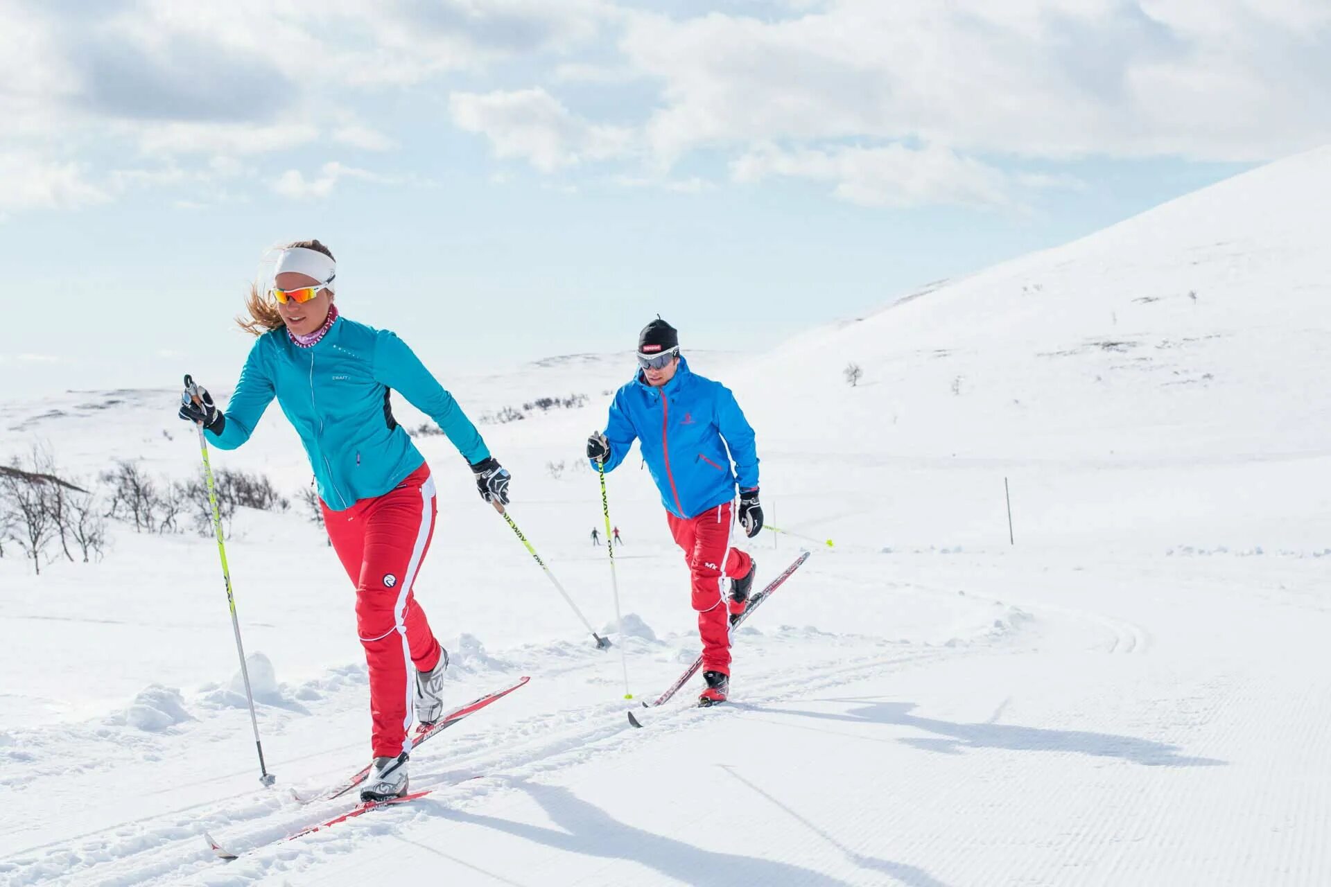 Skiing cross country skis. Кросс Кантри лыжи. Лапландия лыжные гонки. Лыжники на реабилитации. Лыжник фото.