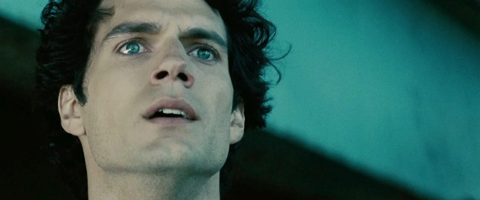 Superman. плачущий супермен. супермен кларк кент генри кавилл. кевин кент. уставший супермен.