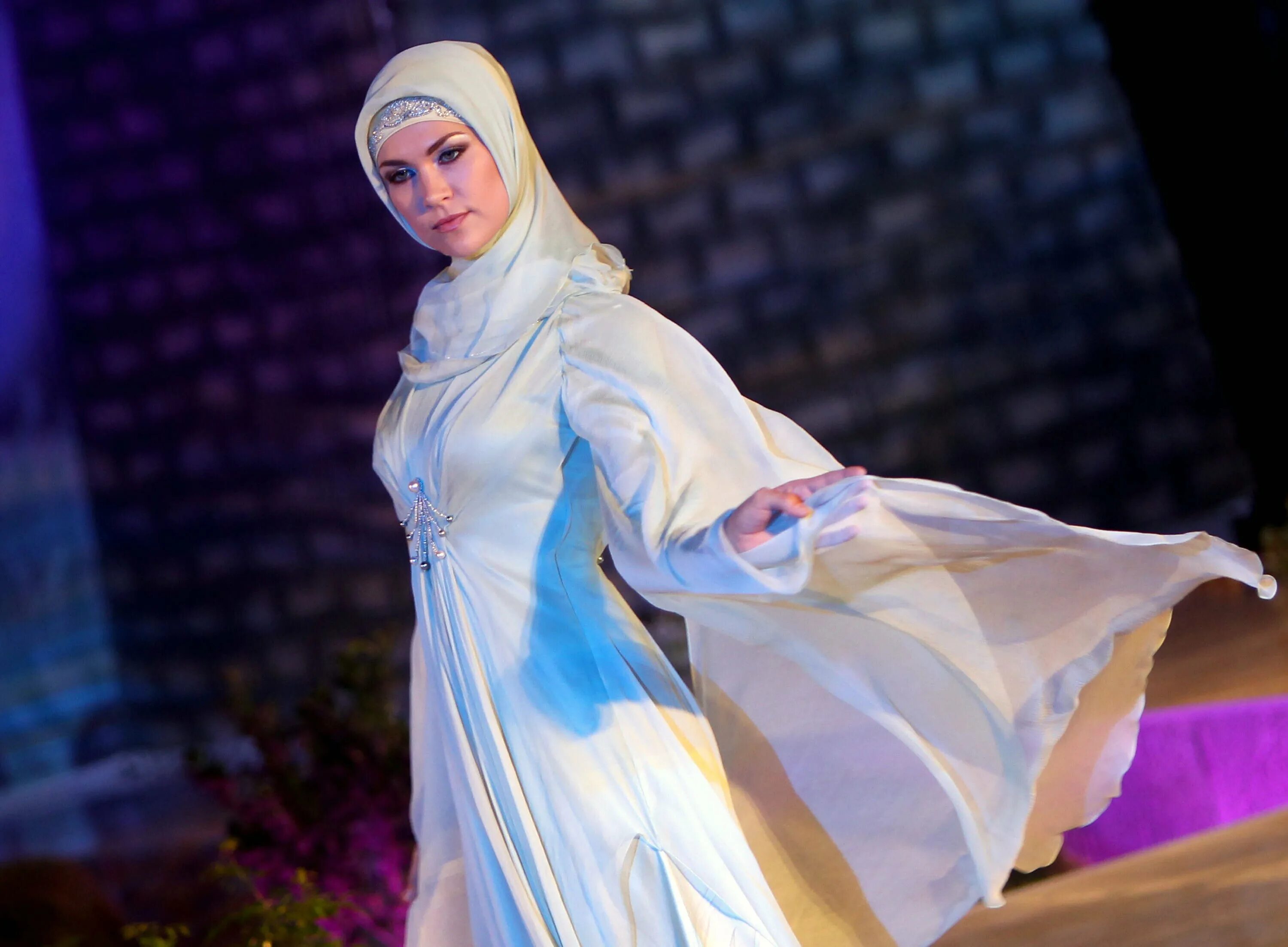 Чеченский национальный костюм. Чеченский костюм женский. Национальные костюмы народов чечни. Красивый хиджаб. Зарема черхигова.