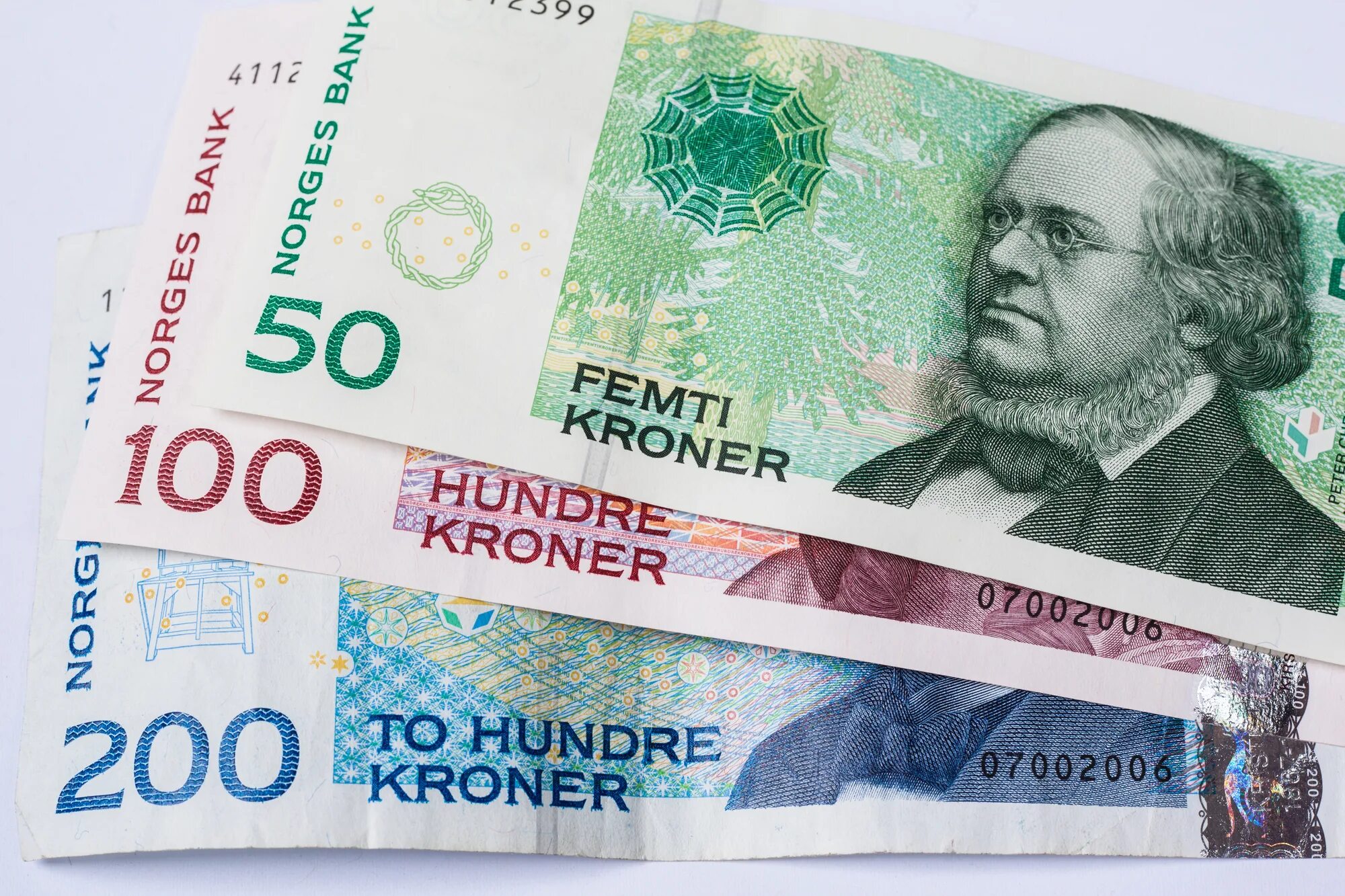 Купюры Норвегии. Норвегия банкноты крона. Норвежская крона купюры. Банкноте в 100 норвежских крон.