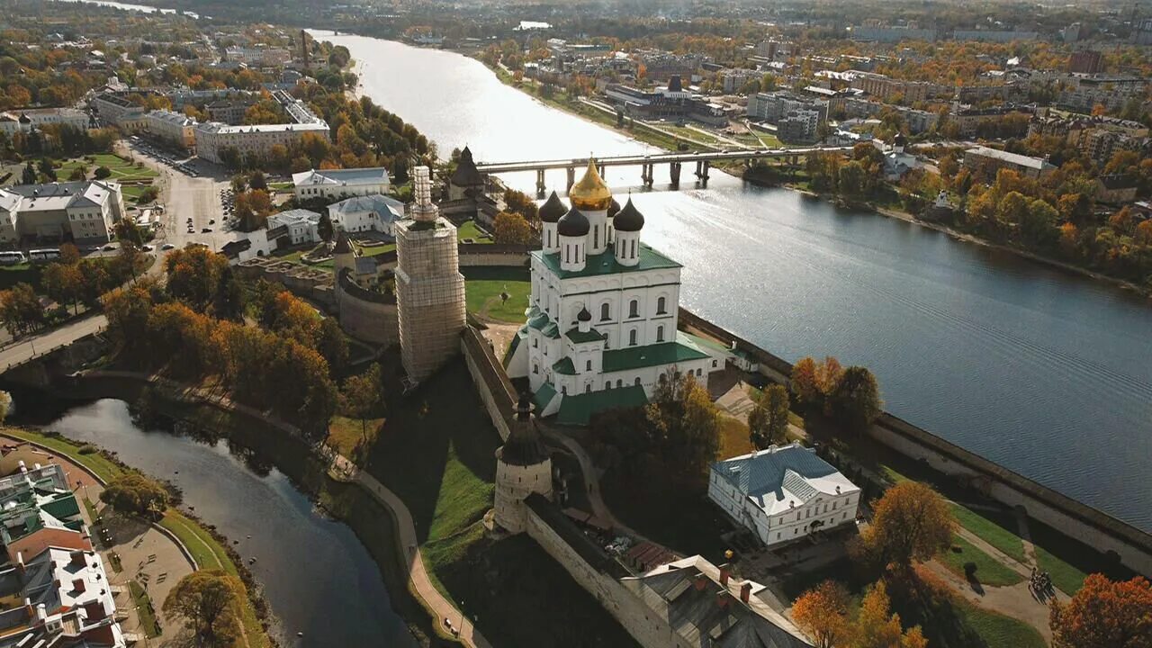 Г псков. Псков виды города. Псков исторический центр. Псков Кремль с высоты. Современный Псков.