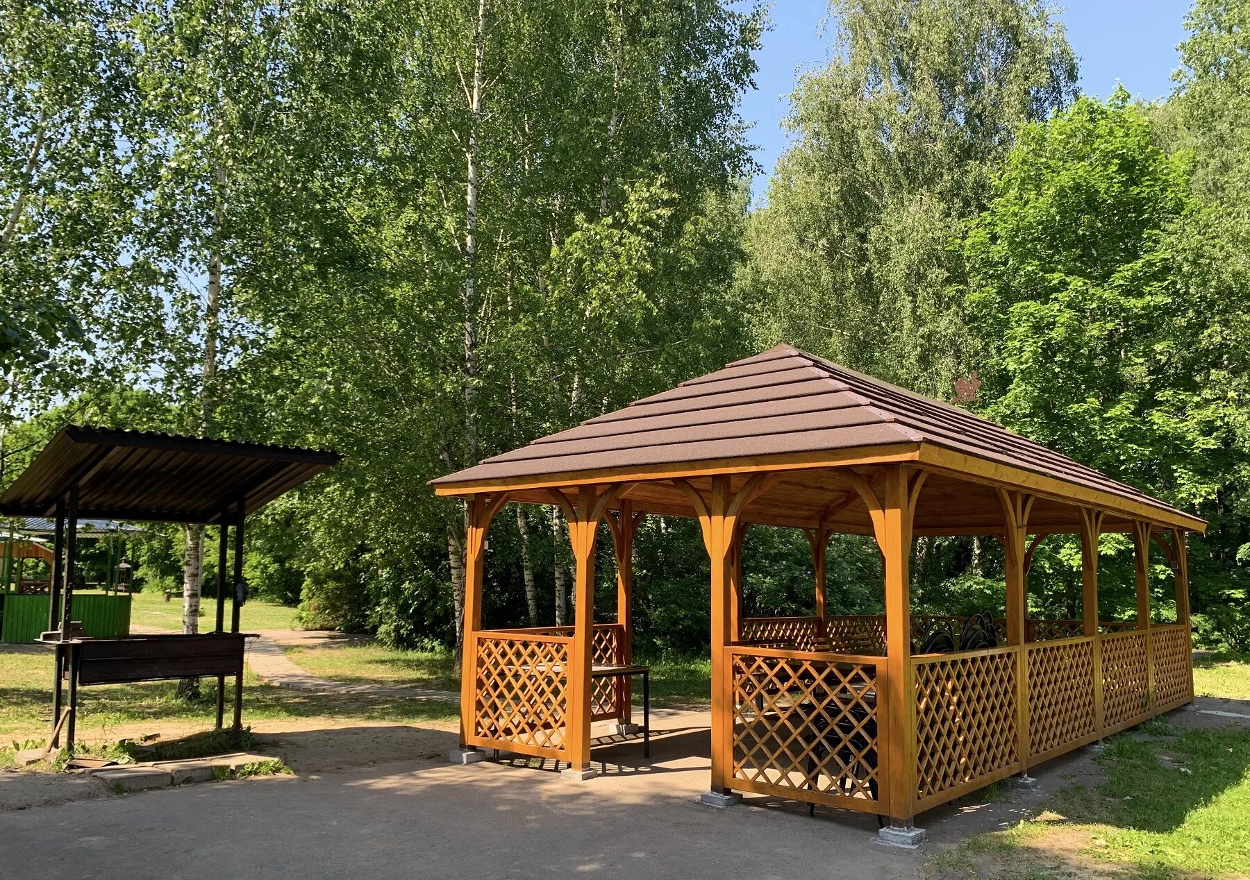 Где можно снимать беседку. Парк Уралмаш беседки. ПРОКАТУТ Академический беседки. Парк Победы Екатеринбург беседки. Виктори парк Екатеринбург беседки Уралмаш.