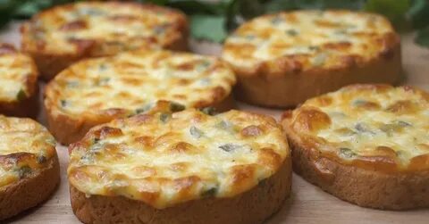 Гренки с сыром в духовке