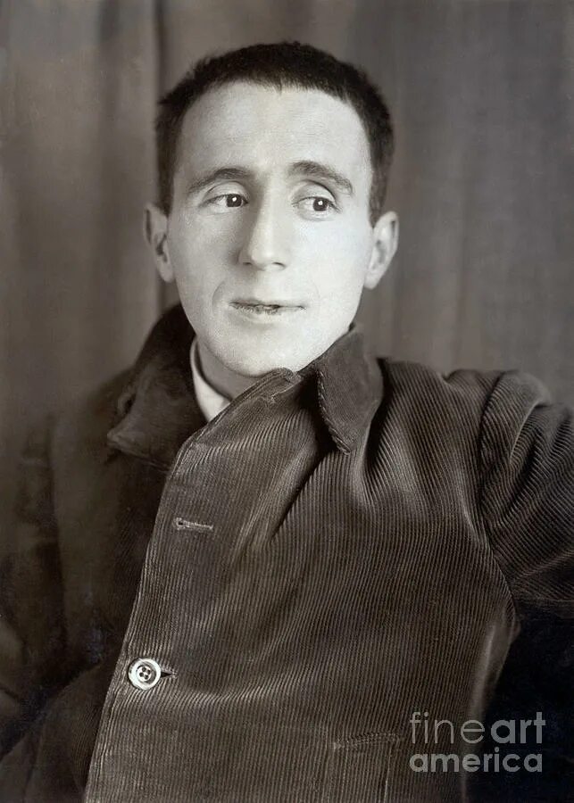 Бертольд Брехт. Бертольд Брехт (1898–1956). Писатель Бертольд Брехт. Бертольд Брехт фото.