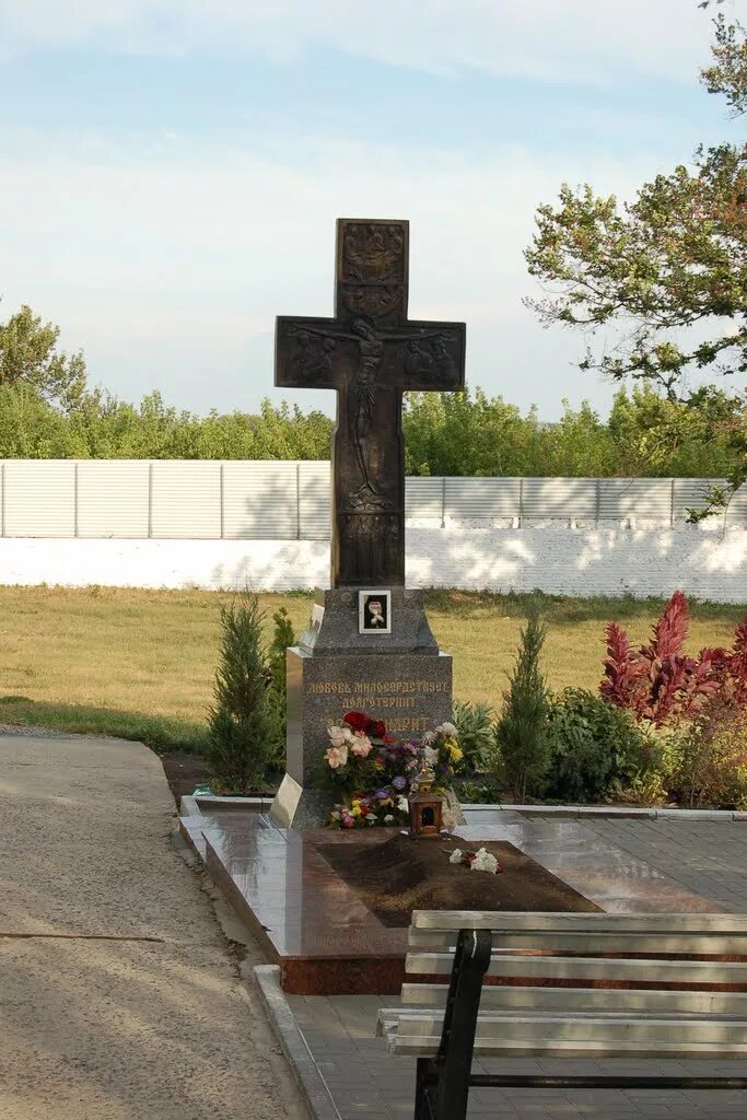 рыльск ипполит могилка. могила старца ипполита. могила архимандрита ипполита халина. могила старца ипполита. рыльский мужской монастырь курской области старец ипполит.